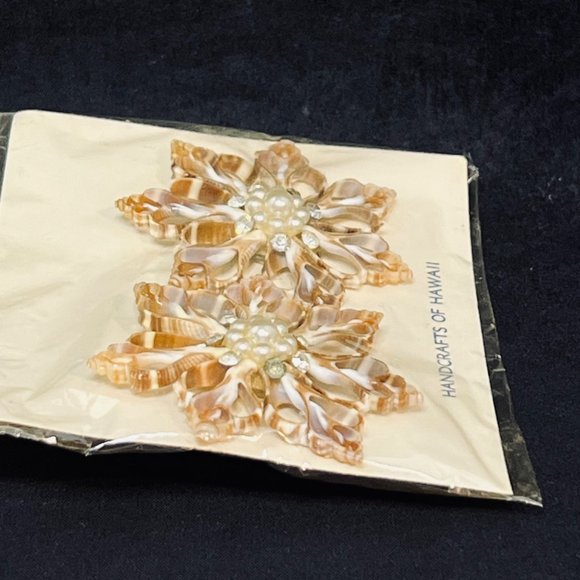 Native Handcrafts Silver Tone & Shell Screw Back Earrings Made In Hawaii (4910) - Picture 5 of 6